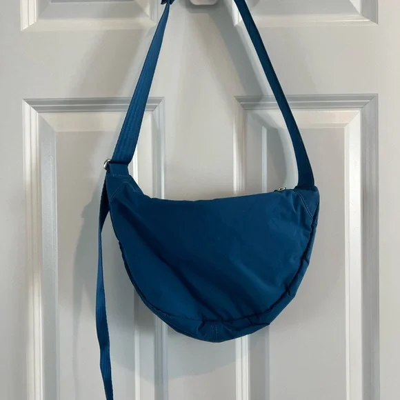 Athleta Teal Crossbody Bag - Picture 3 of 5